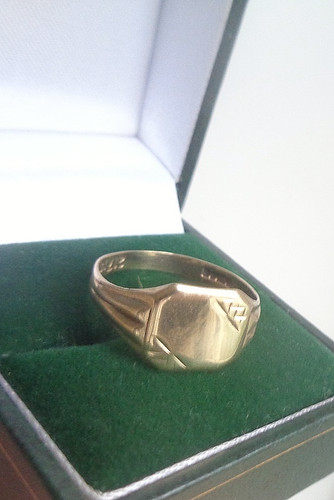 Gold signet ring - 9ct, yellow