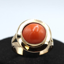 Anello con corallo